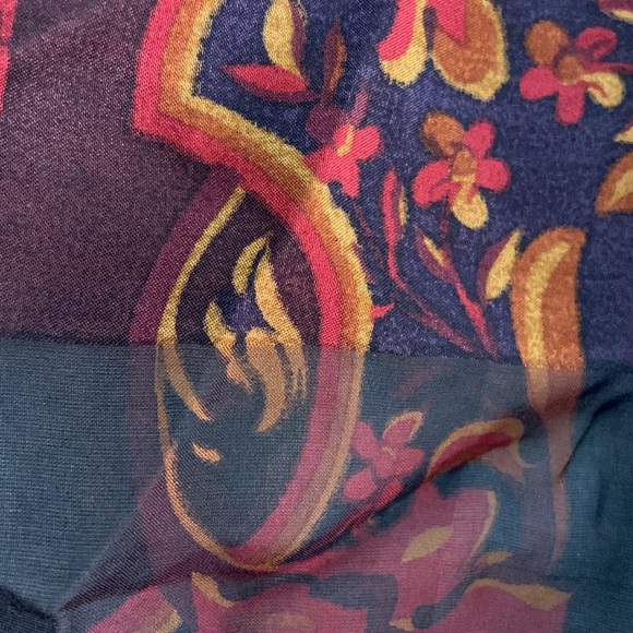 ADRIENNE VITTADINI floral scarf 100% silk - Picture 7 of 14